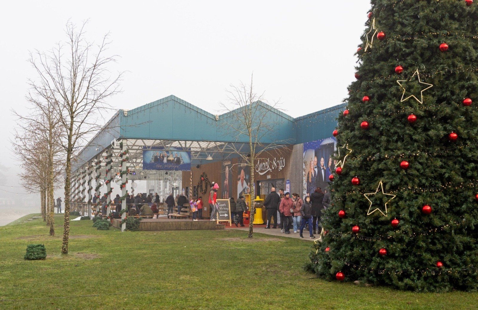 Buitenkant schaatsbaan winterwonderland